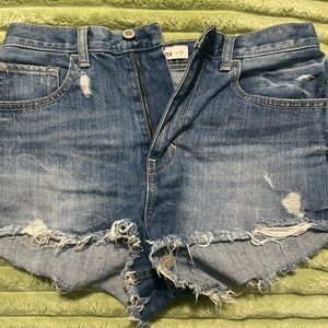 Cute staple Jean shorts
